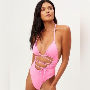 Frankies Bikinis Gemma One Piece Swimsuit Sydney Cassie Howard Euphoria NWOT M